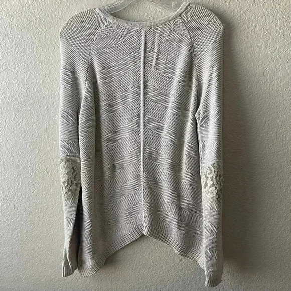 Asymmetrical Sweater - Picture 2 of 3